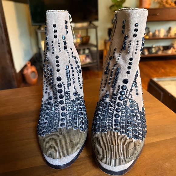 Donald J Pliner beaded Ankle Boots 7.5 - Picture 1 of 11